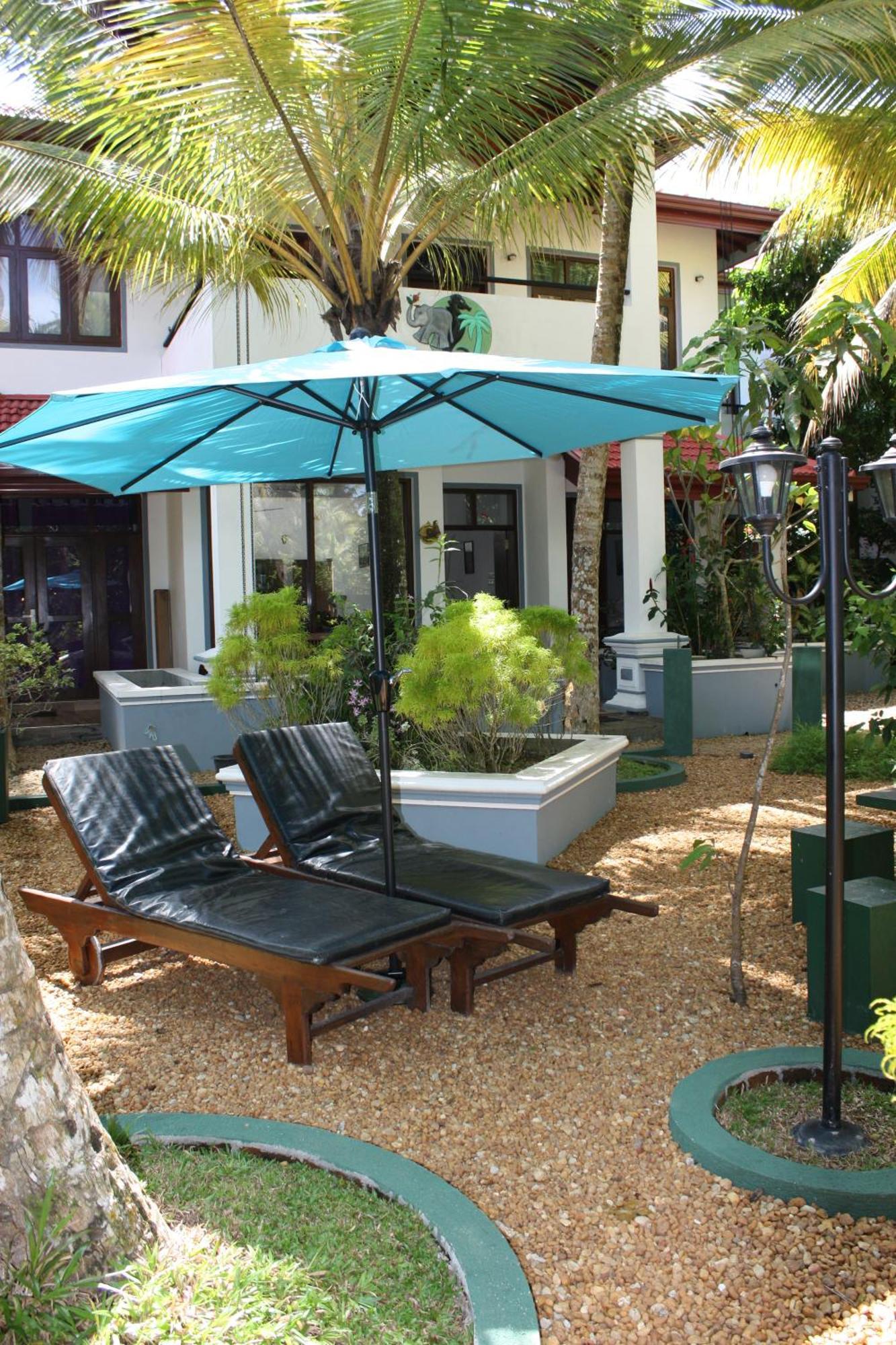 Hotel Aliya Lanka Beruwala Esterno foto