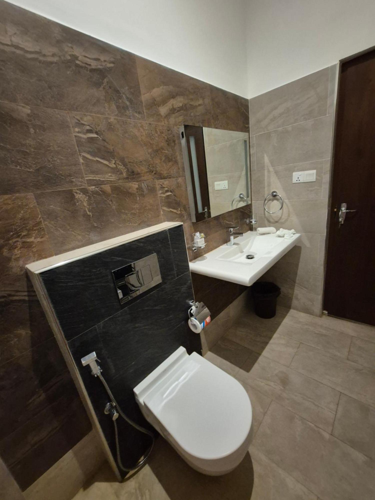 Hotel Aliya Lanka Beruwala Esterno foto