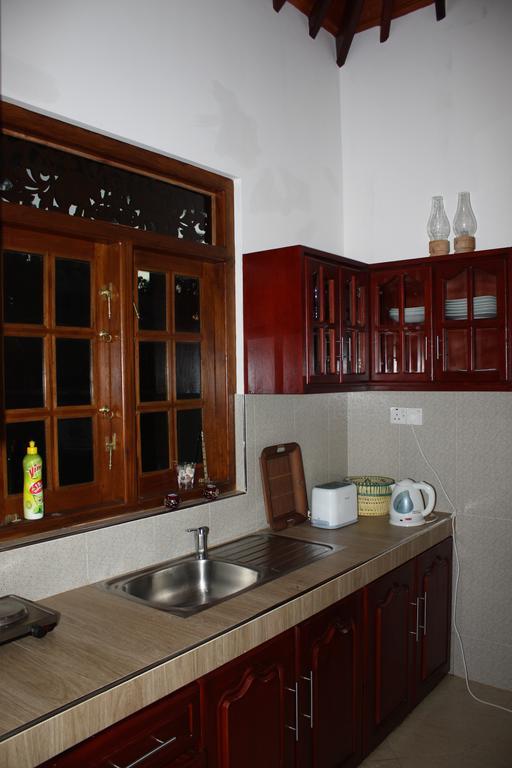 Hotel Aliya Lanka Beruwala Esterno foto